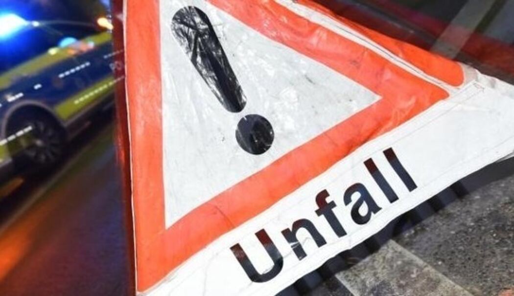 Unfall Warndreieck Crash Zusammenstoß Verkehrsunfall