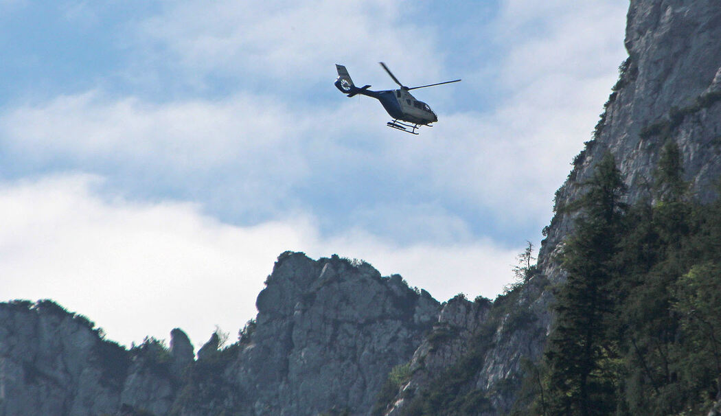 Suchaktion mit Helikoptern und Suchhunden am Hochstaufen bei Anger – Bergsteiger seit Dienstagabend vermisst | Bad Reichenhall