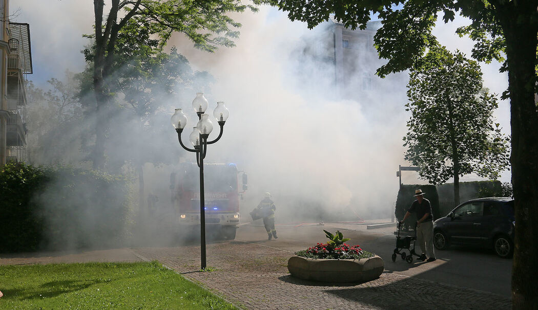 Transporter-Brand in Bad Reichenhall: Fahrer rettet Insassen vor Vollbrand Transporter-Brand in Bad Reichenhall: Fahrer rettet Insassen vor Vollbrand