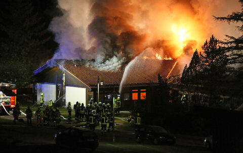 Berchtesgaden: Großbrand in Christophorus-Schule auf der Buchenhöhe – Feuerwehren im Großeinsatz