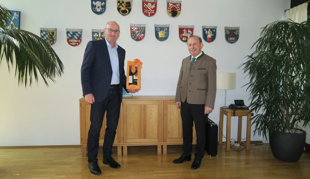Berchtesgadener Land: Landrat Georg Grabner gratuliert Bernhard Kern