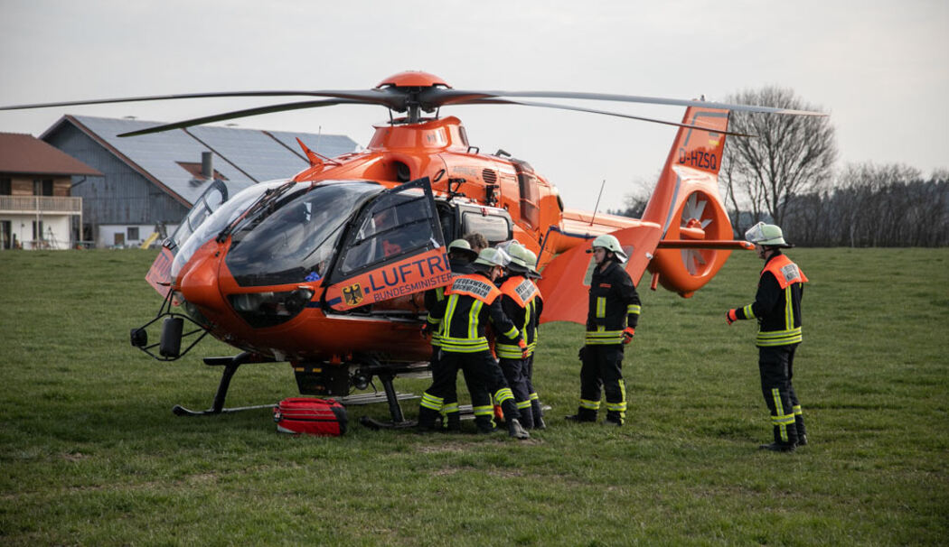 Kirchweidach: 18-Jähriger bei Arbeitsunfall von Container begraben – schwer verletzt Kirchweidach: 18-Jähriger bei Arbeitsunfall von Container begraben – schwer verletzt