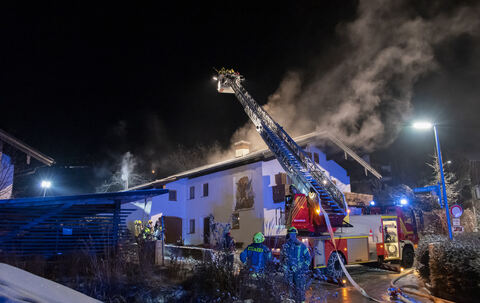 Berchtesgaden: Wohnhausbrand sorgt für Feuerwehr-Großeinsatz in Oberau