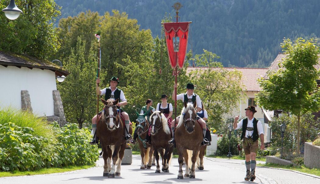 Der traditionelle Inzeller Michaeliritt war ein Spektakel für Groß und Klein