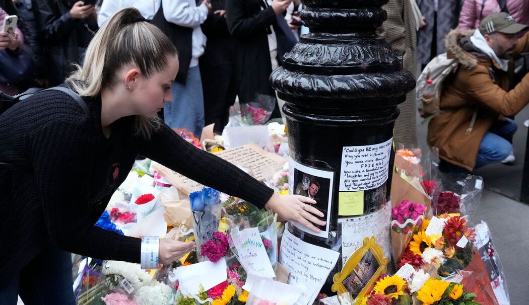Gedenken an Matthew Perry vor «Friends»-Haus in New York