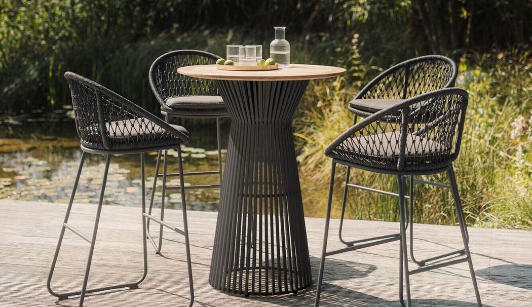 High Dining mit Stehtisch und Barstühlen von Niehoff Garden