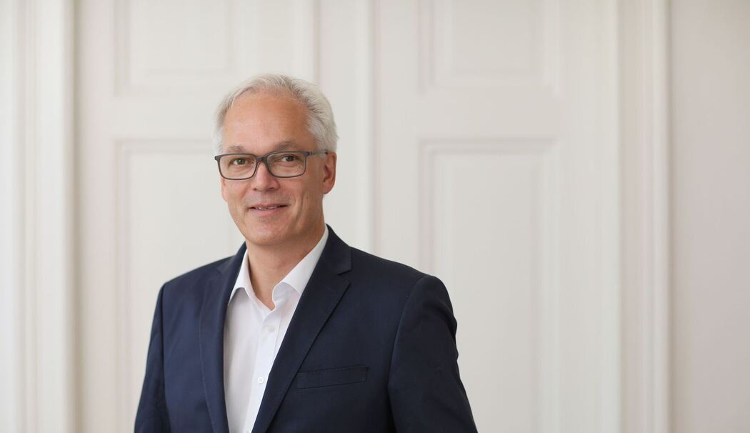 Dr. Peter Meyer