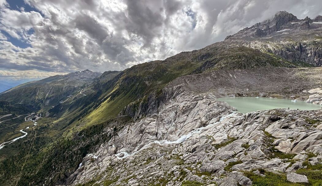 Blick in die Landschaft am Rhonegletscher in den Schweizer Alpen