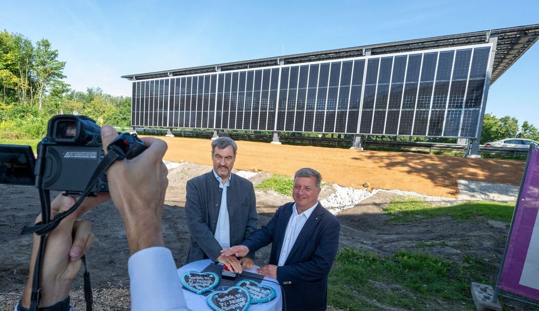 Söder bei Inbetriebnahme einer PV-Überdachung