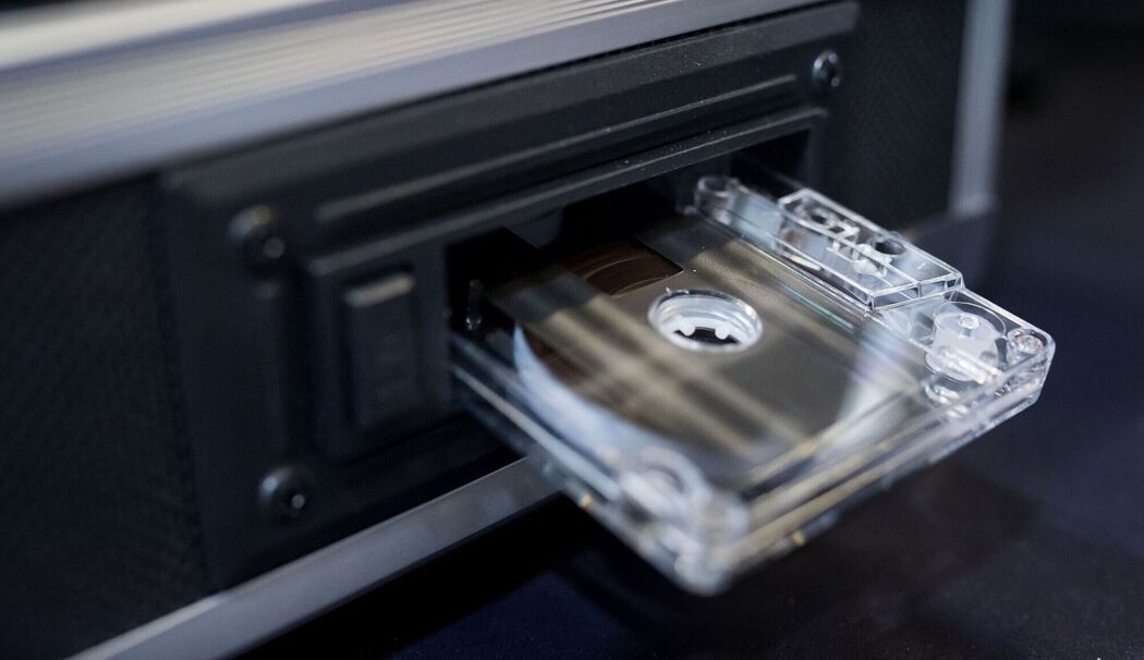 Kassettenrekorder mit Kassette