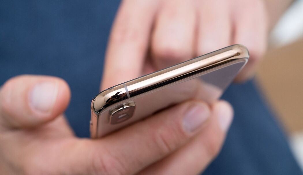 Ein Mann am Handy