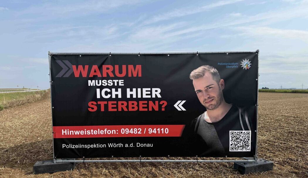 Banner an Ort von tödlichem Unfall in Riekofen