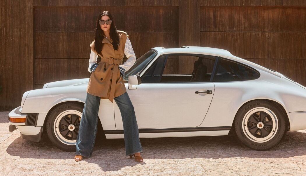 Trenchcoat-Weste und Wide-Leg-Jeans von Veronica Beard