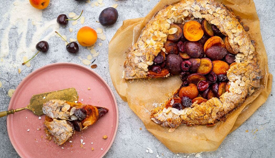 Galette mit Pflaumen, Aprikosen und Kirschen