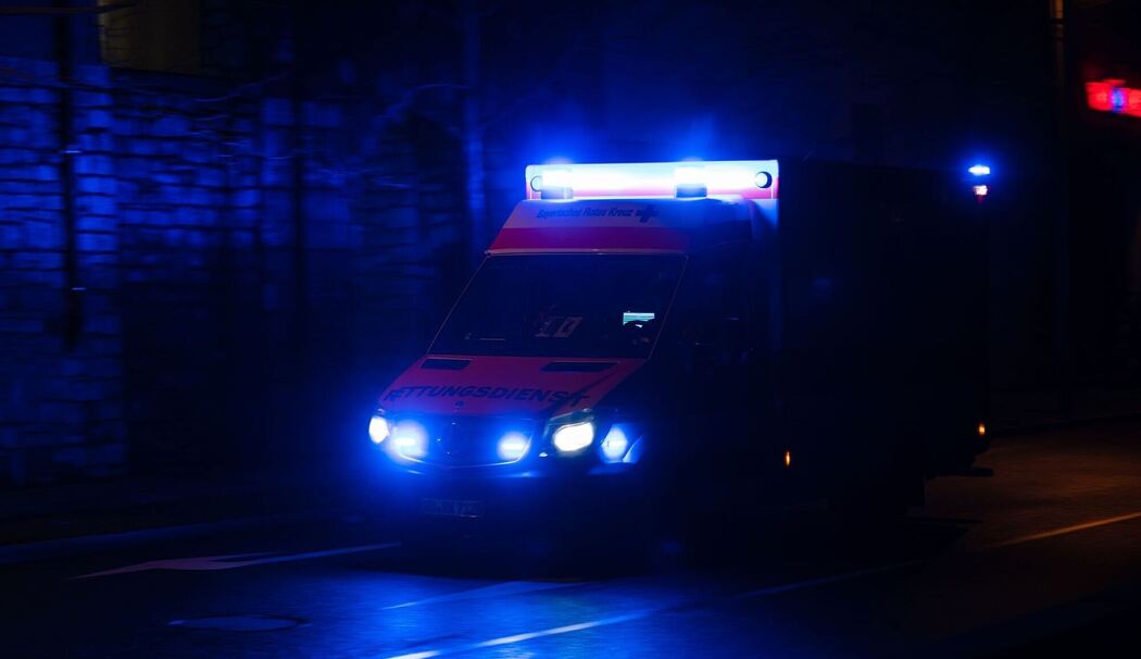 Rettungswagen im Einsatz - Symbolbild