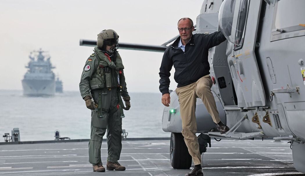 Bundeskanzler Merz besucht Marine