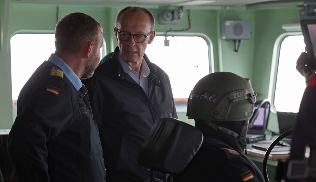 Bundeskanzler Merz besucht Marine
