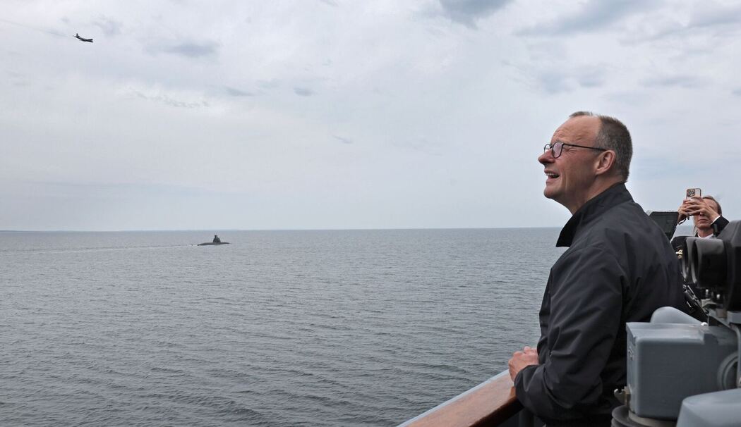 Bundeskanzler Merz besucht Marine