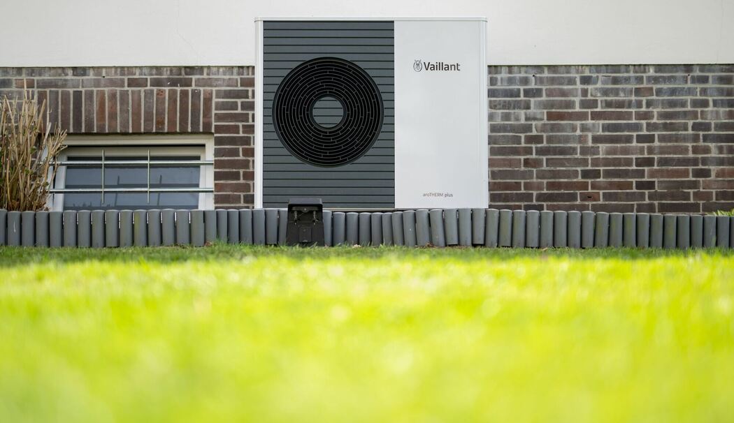 Eine Wärmepumpe an einem Haus