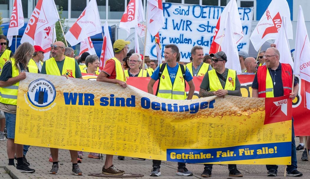 Demonstration vor Oettinger-Brauerei