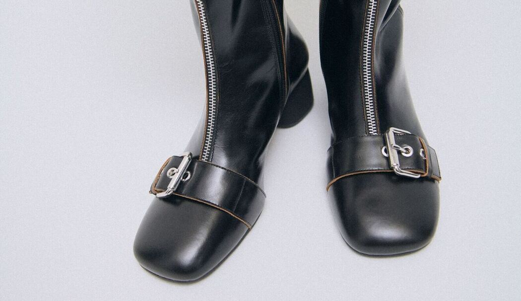 Stiefel mit auffälliger Schnalle von Vagabond