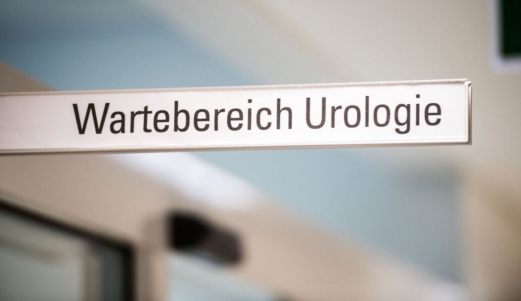 Das Schild für den Wartebereich Urologie