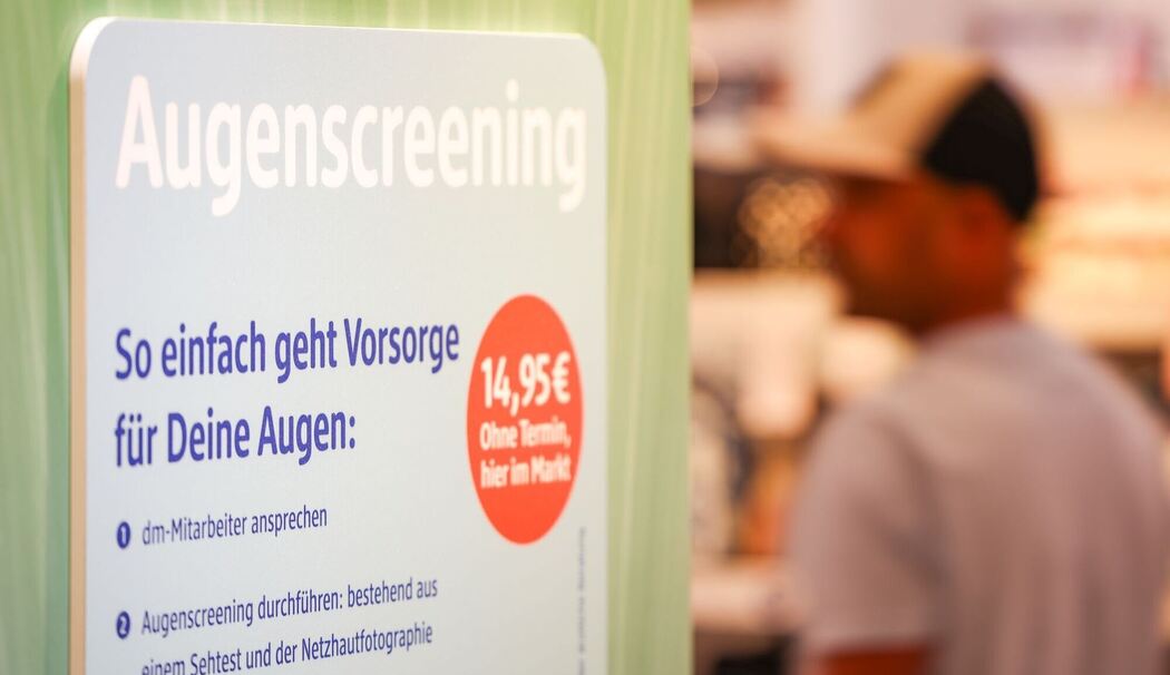 Drogeriemarktkette dm bietet Gesundheitsdienstleistungen an.