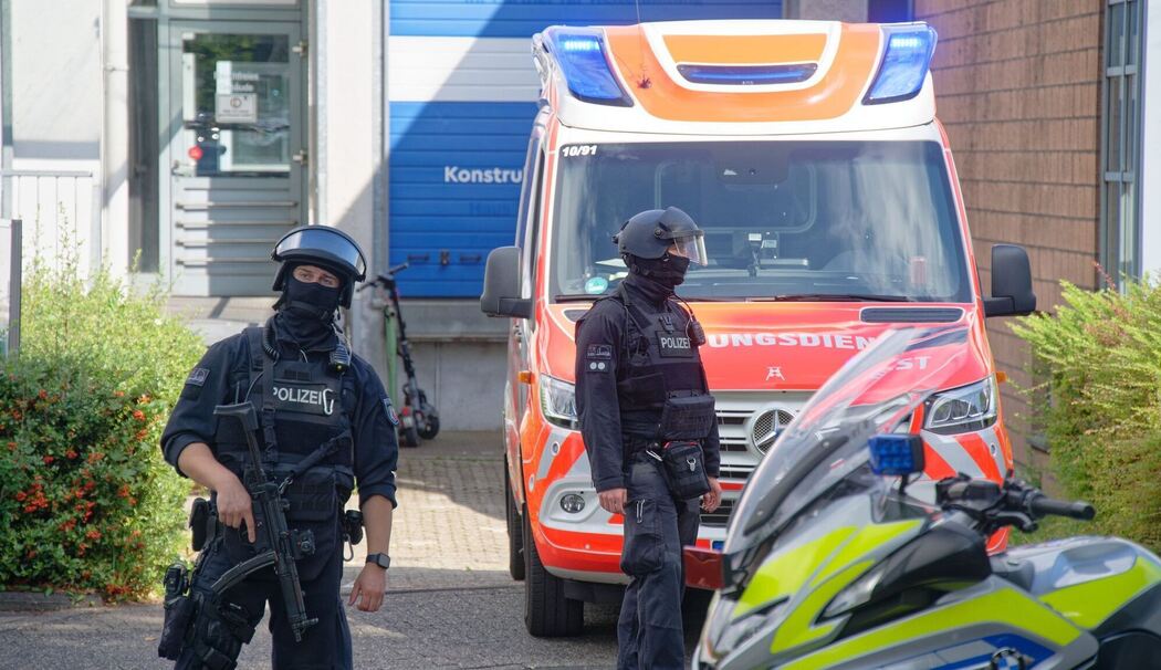 Polizeieinsatz an Berufskolleg in Essen - Lehrkraft verletzt