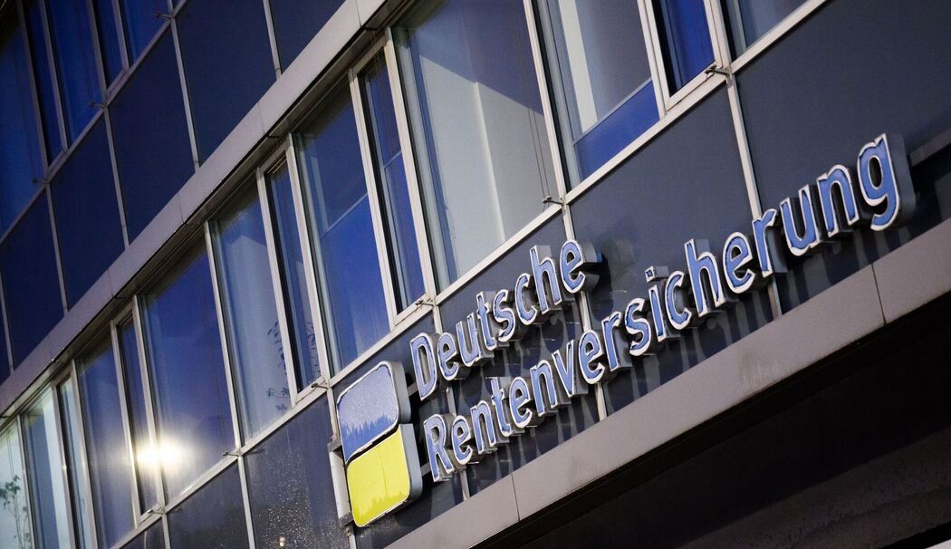 «Deutsche Rentenversicherung» an einer Fassade