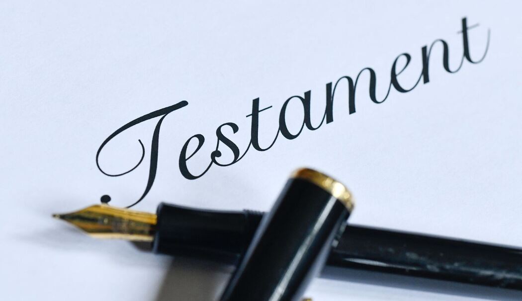 Der Schriftzug Testament steht auf einem Blatt Papier