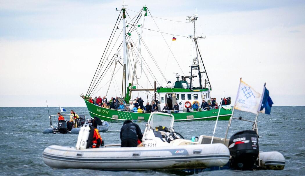 Taucher bergen verlorene Geisternetze aus der Nordsee