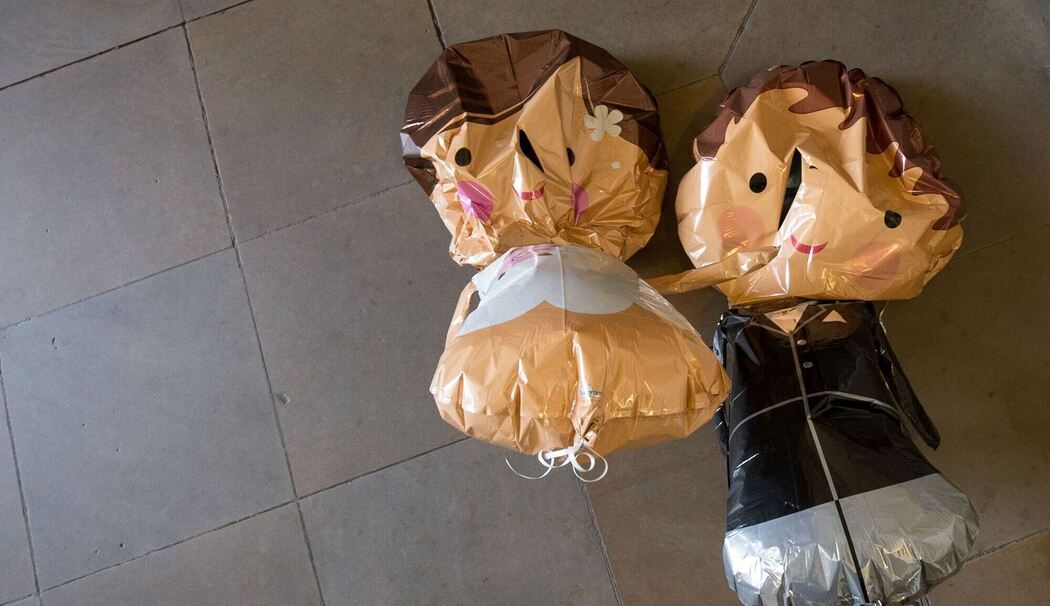 Ballons in Form eines Hochzeitspaares