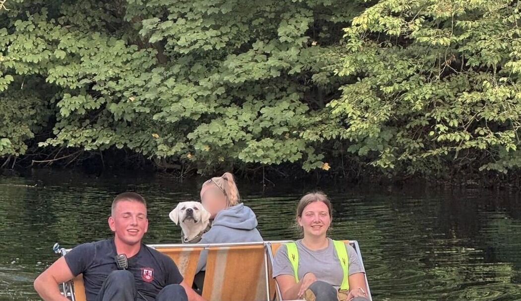 Feuerwehr rettet Labrador mit Tretboot