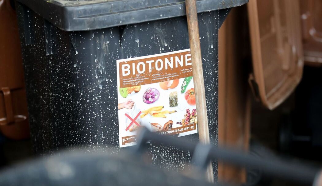 Inhalt von Biotonnen wird untersucht