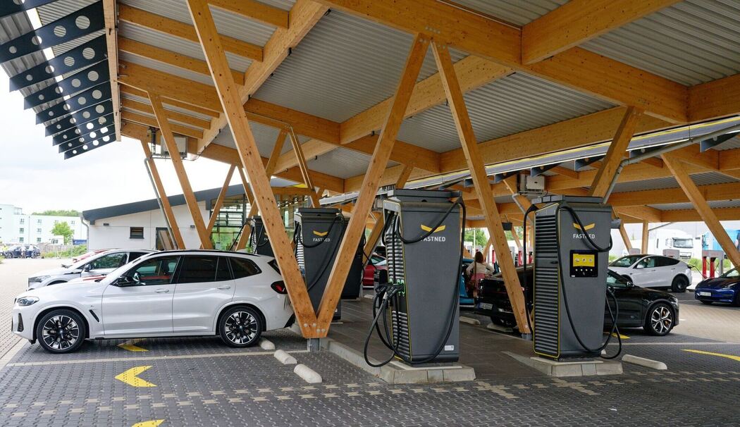 Schnellladestationen für Elektroautos