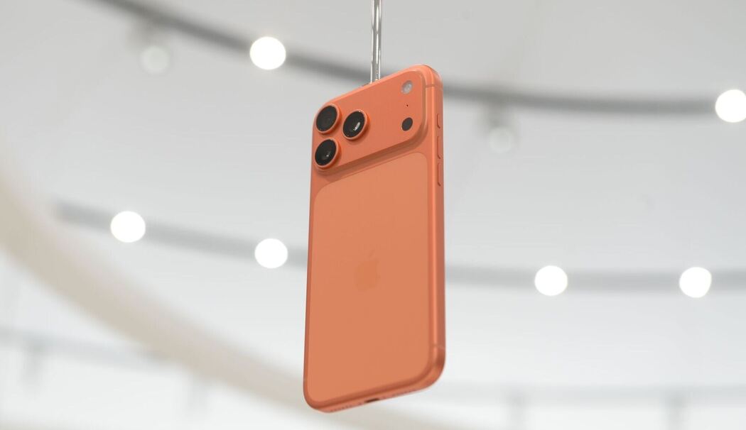 Das neue Apple iPhone 17 Pro in Cosmic Orange