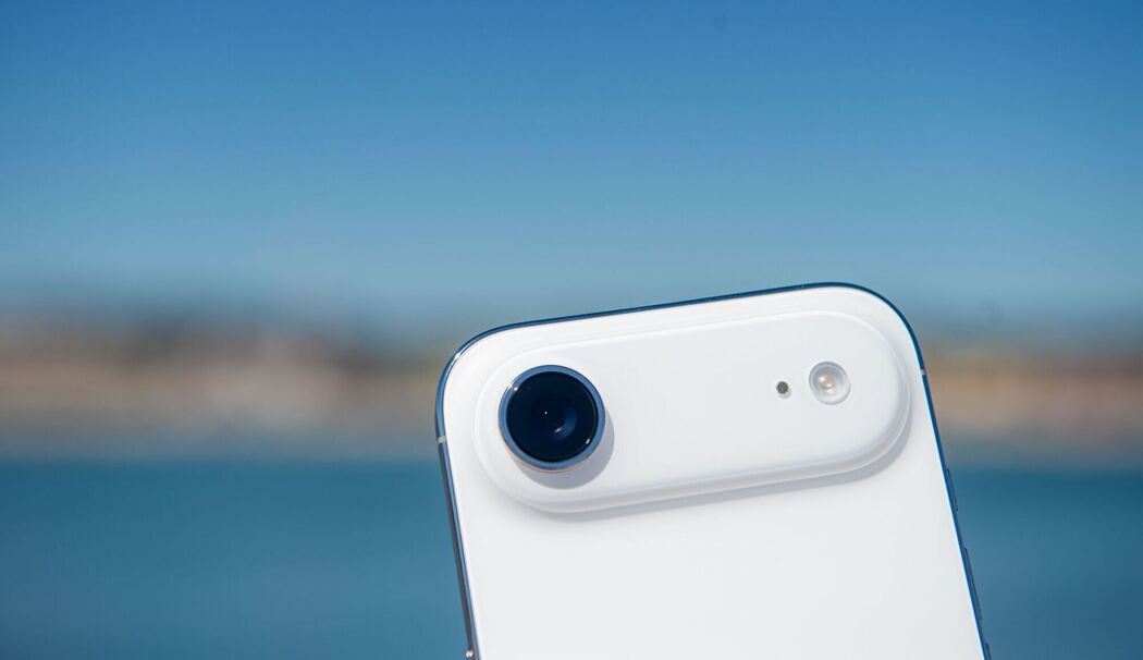 Apple iPhone Air mit einem Objektiv