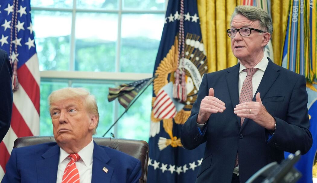 Donald Trump und Peter Mandelson (r.)