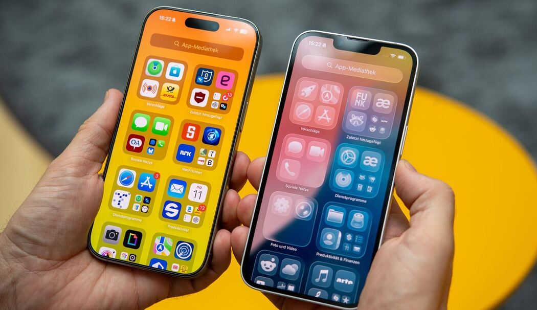 Ein Mann nutzt iOS 26 auf einem iPhone
