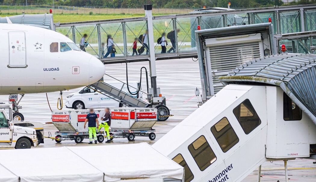 Flughafen Hannover - Ankunft Afghanen mit Aufnahmezusage