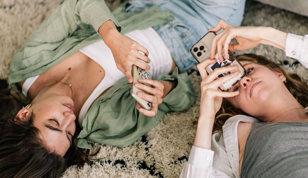 Teens mit Handy