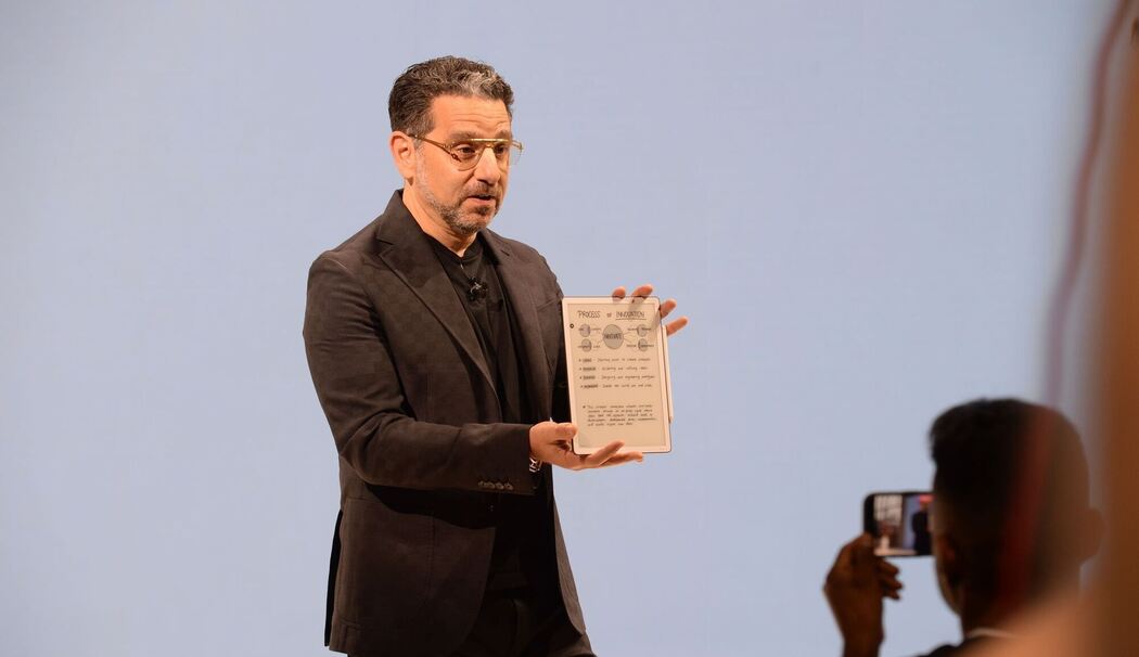 Panos Panay spricht auf dem Amazon-Neuheitenevent