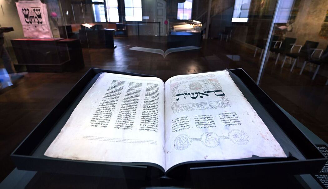 Faksimile der Erfurter Hebräischen Bibel aus dem 14. Jahrhundert