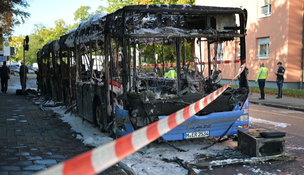 Linienbus in München-Laim ausgebrannt Linienbus in München-Laim ausgebrannt