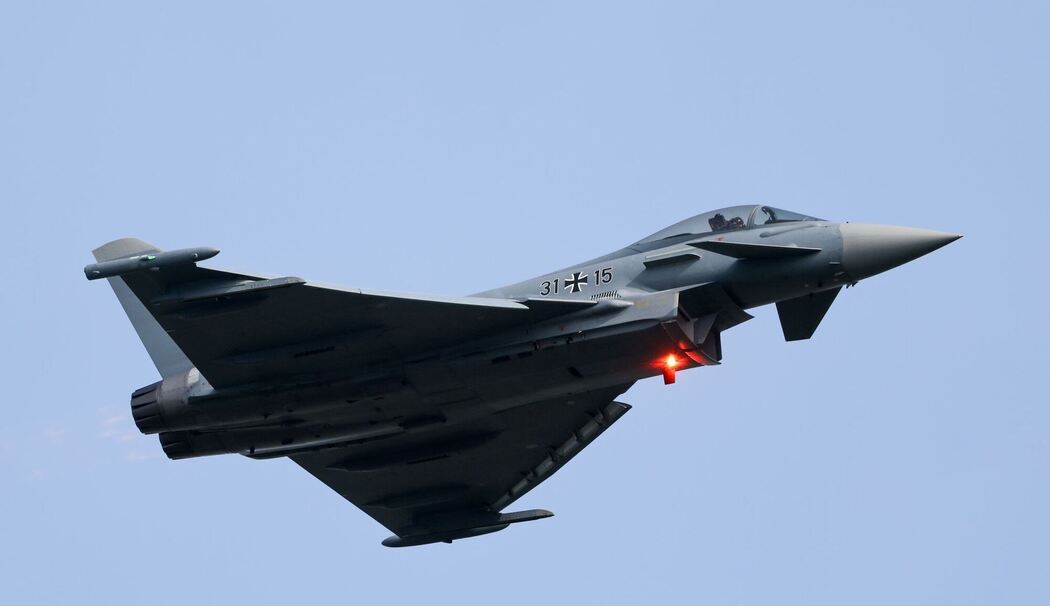 Eurofighter bei Übungsflug am Luftwaffenstützpunkt Nörvenich Eurofighter bei Übungsflug am Luftwaffenstützpunkt Nörvenich