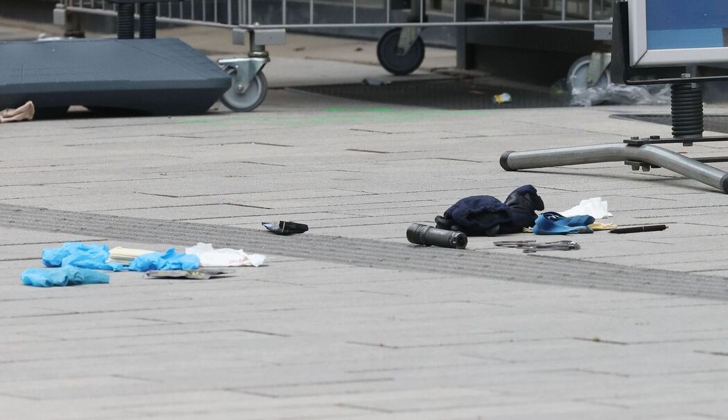 Polizei schießt auf belebter Einkaufstraße auf bewaffneten Mann