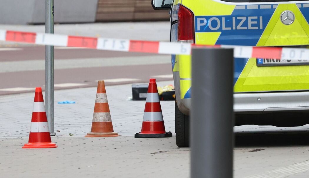 Polizei schießt auf belebter Einkaufstraße auf bewaffneten Mann