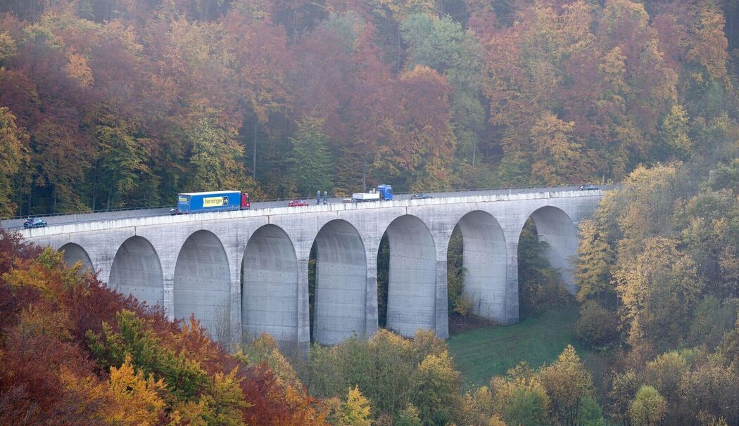 Autobahn 8
