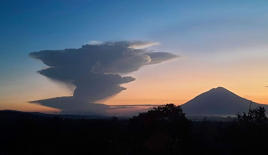 Vulkan Lewotobi Laki-Laki Vulkan Lewotobi Laki-Laki