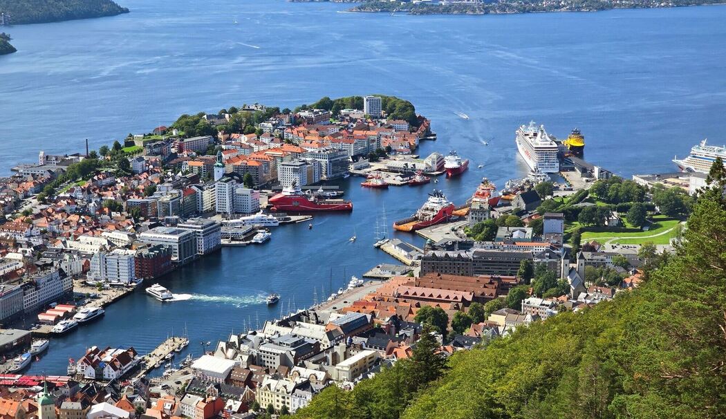 Blick auf Bergen vom Hausberg Fløyen Blick auf Bergen vom Hausberg Fløyen